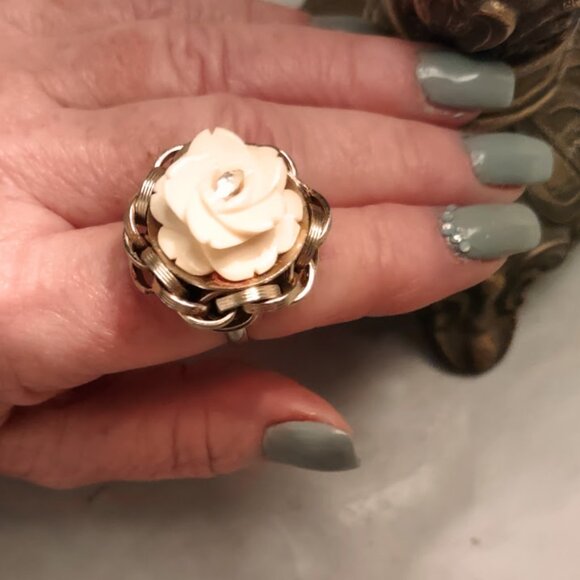 3-D Rose Flower Carved Plastic Vintage Ring - Picture 8 of 10